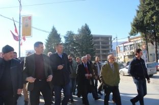 VV reagon për vendimin ndaj zyrtarit që u kërkoi llogari një delegacioni serb për të pagjetur në Deçan