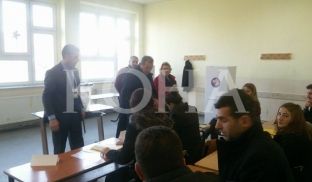  PDK thotë se AKR e Nisma po joshin me para votuesit
