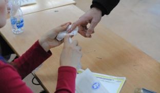 Një menaxher i vendvotimit në Drenas akuzon shoqërinë civile se po gënjen