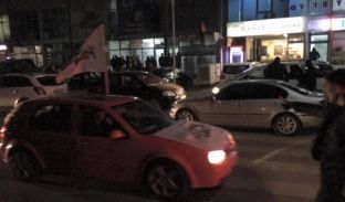  Policia bllokon rrugën që çon te selia e PDK-së në Drenas