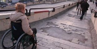 Në Fushë-Kosovë 90 për qind e objekteve pa qasje për persona me aftësi të kufizuara