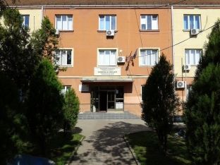 Lirohet nga paraburgimi i dyshuari për tentim vrasjeje të drejtorit të Arsimit