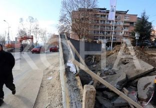 Kuvendi i Mitrovicës thërret për nesër mbledhje urgjente për shkak të urës mbi Ibër