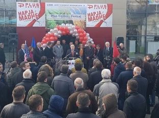 Hapet qendra më e madhe tregtare pa produkte serbe