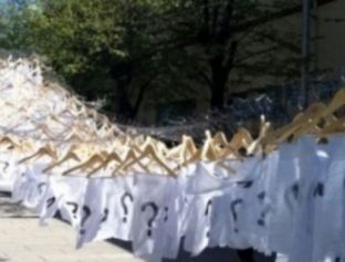 Thaçit i kërkohet t’i ndalë homazhet te lapidarët e serbëve
