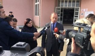 Lladrovci voton dhe fton qytetarët të dalin në votime