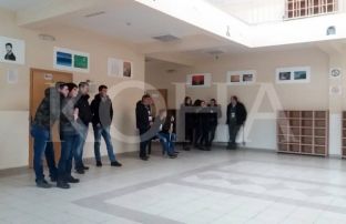 Lejohen të votojnë ata që kishin shenja spreji në duar, marrin përgjegjësi për shkelje