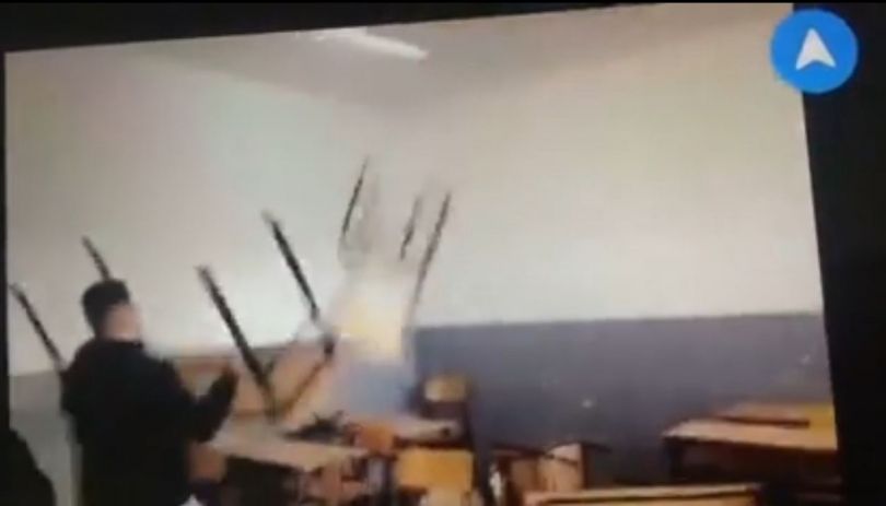  Në Lipjan, fundi i gjysmëvjetorit festohet me hedhje bankash e karrigesh [video]
