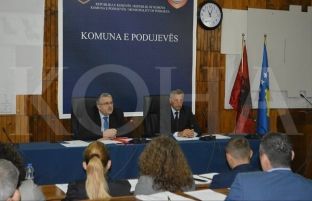 Mungesa e një këshilltari përplas këshilltarët për aspekte ligjore