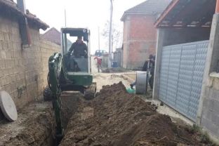 Përfundojnë punimet e kanalizimit në një lagje në Krushë të Madhe