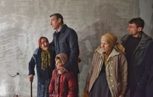 Veseli viziton objektin banesor për 17 familje në Stantërg, thotë se Kosova mund të jetë si Zvicra
