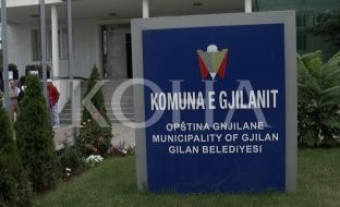  Fëmijëve u jepen dhurata në fundvit