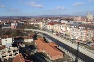  Drejtoresha e kulturës akuzohet për manipulim të të rinjve