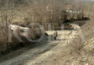 Ura që e ndërtoi shteti e rrezikshme, banorët përdorin atë që e ndërtuan vetë 4 fish më lirë [video]