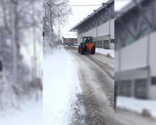 Rahoveci intervenon me kohë për pastrimin e rrugëve nga bora [foto]