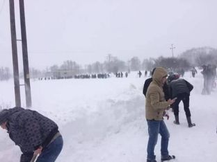 Komuna nuk ndihmon në pastrimin e rrugës, banorët e Opojës në aksion