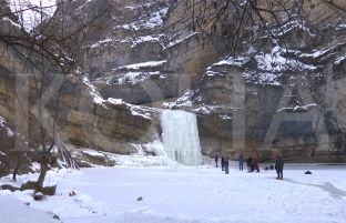 Ujëvara e Mirushës shndërrohet në akullnajë [video]