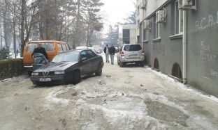 Komuna s`arrin ta heqë akullin as para objektit të vet