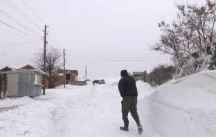 Banorët e Mirenës së Lipjanit tash 4 ditë të bllokuar nga bora [video]