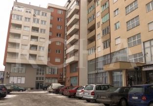  Banesat dhe lokalet në dy ndërtesa në Drenas të uzurpuara, në mesin e uzurpatorëve edhe PDK-ja [video]