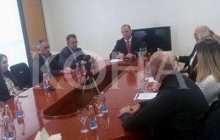 Lladrovci ua ndërron pozitat 3 drejtorëve, emëron 5 femra në kabinet