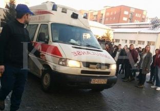 10 nxënës në Ferizaj kërkuan ndihmë mjekësore pas hedhjes së një gazi shkollë [foto]