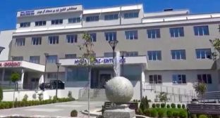 Bie knaufi në spitalin e Vushtrrisë