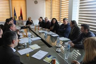 Komuna e Gjakovës hap ankand për dhënie në shfrytëzim të 21 dyqaneve pronë komunale
