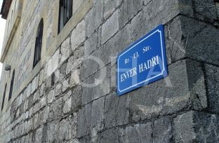 Hiqen disa prej tabelave me emërtimet e reja të rrugëve në Podujevë